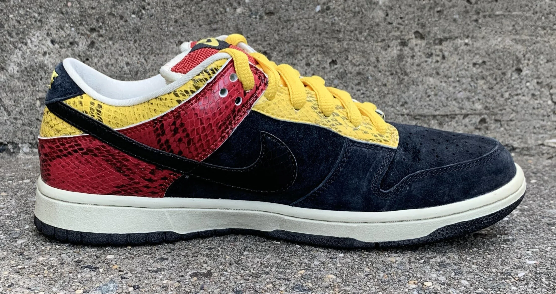 Nike Dunk Low Premium SB Bright Goldenrod / Black (Size 8
